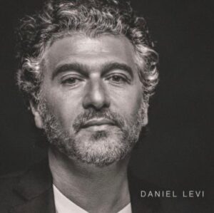 Daniel Lévi Instagram - « Un album aux couleurs Jazzy »
C’est comme ça que tu appelles cet album…
 Vous pouvez l’écouter sur toutes les plateformes🙏🏻

« Parce que ta voix ne cessera de résonner »
Chers amis je vous invite à découvrir l’univers musical de @daniellevi_officiel 
@addictivemusicfrance
