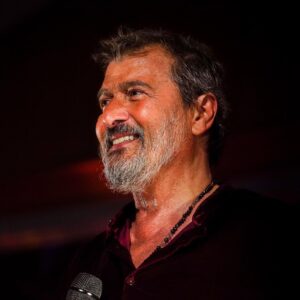 Daniel Lévi Instagram - « Rien n’est plus pareil, je t’aime mon mari »
 
« Parce que ta voix ne cessera jamais de résonner »

Chers amis, je vous invite à découvrir l’univers musical de Daniel Levi.
Chaque jour, de nombreuses chansons seront postées pour lui, pour vous, pour nous… 🙏🏻❤️

📀 https://open.spotify.com/track/4On7gTXVnlDzwOxBYk1egb?si=C5qhvMG1TtSG6xrR7KlMFg

Passez une excellent week-end, shabat shalom ❤️

📸 @annesophieinparis 

@addictivemusicfrance