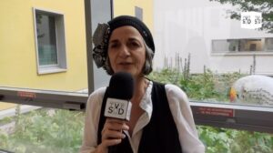 Daniel Lévi Instagram - • Témoignage de Sandrine Levi à l’occasion de l’inauguration de l’Espace Daniel Levi à l’Hôpital Européen de Marseille •

« Mon mari n’est pas juste un interprète mais aussi un grand musicien et un compositeur qui sait toucher l’âme au plus profond de nous.
Vous êtes venus nombreux le 28 juin dernier pour lui rendre hommage et partager avec nous, sa famille, ce moment si fort et si difficile à la fois.

Lorsque nous parlions de ce projet alors qu’il faisait ses soins, j’étais loin d’imaginer inaugurer cet espace sans lui… ❤️ »

Pour continuer à faire des dons et à soutenir la pose de pianos dans tous les Hôpitaux de France : www.allodons.fr/daniel-levi 

Merci à @tvfsudofficiel pour ce beau témoignage
