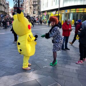 Daniel Wallace Instagram - Here are some pics from a few weeks ago of me hanging with all the legends in Leicester square and promoting @deathdropplay 
Wearing @lizziebiscuits and hair by @florencias_wigs 💚🖤
We only have two more weeks to go....and today we are joined by another legend @latriceroyale who is stepping into Summers heels once again and taking over from the glorious @jujubeeonline 💗
If you haven't seen it yet make sure to book your ticket soon and join us on Tuck island before the run finishes!
#Westend #Drag #Theatre #Murder
#westendwendy #leicestersquare #lovelytime❤️