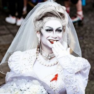 Daniel Wallace Instagram - Blushing(u =u) bride
Snapped by @miriam_photographer_dj  walking for @georgehousetrust @manchesterpride 
#uequalsu #undetectable #undetectableequalsuntransmittable #manchesterqueens #georgehousetrust #Manchesterpride