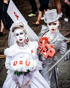 Daniel Wallace Instagram - It's #Sexualhealthweek so this is a little throwback to #Manchesterpride where myself and my sister @cheddar_gorgeous were proud to represent @georgehousetrust (a fabulous charity that do such wonderful work ❤)as the perfect marriage between U =U (undetectable equals untransmittable)and Prep in the fight against HIV and HIv stigma.
Knowing your status is the most important thing and tests are readily available 
go to a sexual health clinic or a community testing site www.aidsmap.com/hiv-test-finder.
ask your GP for an HIV test.
request a self-sampling kit online from www. freetesting. hiv or obtain a self-testing kit
That way you are looking after yourself and potential partners ❤
Photo by @miriam_photographer_dj 
Snapped @manchesterpride