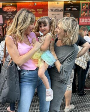 Daniela Pantano Instagram - Feliz cumple a la mujer de mi vida ❤️ a la mamá y abuela más amorosa , divertida y más especial que puede haber .
Te amo con toda mi vida , te admiro profundamente por tu resiliencia por tus convicciones y tus valores . 
Qué felicidad que Ambar tenga esta abuelita !!!! Te amamos ❤️❤️❤️ @pato_runner
