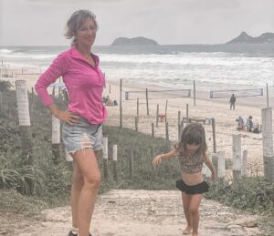 Daniela Pantano Instagram - Viajes especiales si los hay ❤️ 
Madre engripada todo el viaje ( aun así pudo correr su media maraton ) 💪💪
Así que claramente no pudimos disfrutar como lo esperábamos pero fue  todo un aprendizaje y los viajes son una lotería . Ya sea por el clima , por algún imprevisto o lo q sea q suceda . El tema es q como nos tomamos las cosas no? 
🩷
Gracias @assist365ok por ayudarnos y estar atentos ❤️🩷
#riodejaneiro #brasil #barradatijuca