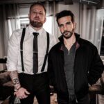 Daniele Rizzo Instagram - Merry X-Mas and a beautiful SILENT NIGHT from your friendly neighborhood Cop & Criminal! #waga #film #nrw #germanmovies #filmfestival #xmas NRW