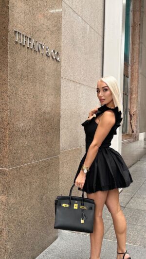 Daniella Chávez Instagram - NY Moments 🩶 Recuerda que para algunos serás presumida, para otros inspiradora; la del problema no eres tú, sino de quien te observa y cómo lo hace.
¡No dejes de brillar por nadie!👑