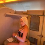 Daniella Chávez Instagram - Fotos en el avión ✈️ cuál te gusta más, 1,2 o 3 ? Ayúdame a elegir! Dubai, United Arab Emirates