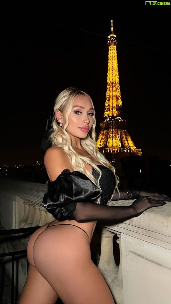 Daniella Chávez Instagram - Obsessed with the Parisian Vibe! 👩🏼‍🎨🥐 Paris, France