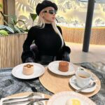 Daniella Chávez Instagram – Café Louis Vuitton 🤎☕️🍫Eres de Té o Café? Yo los 2 y si es con postre mejor 🍰.