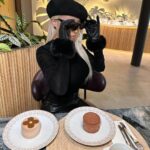 Daniella Chávez Instagram – Café Louis Vuitton 🤎☕️🍫Eres de Té o Café? Yo los 2 y si es con postre mejor 🍰.