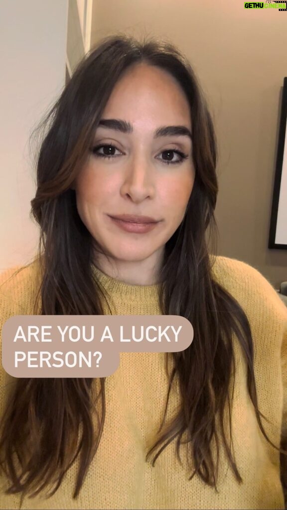 Danielle Robay Instagram - Q💡: How much of a role does LUCK play in our lives. + Do you think you’re a lucky person? A💋: The new episode of PRETTYSMART is out right before the new year. And it’s about LUCK. Our guest is @mimibouchard the Founder of @SuperhumanApp. She is credited with a new form of meditation— one that she says is energizing and motivating. Thousands of people swear by her technique and she generously shared a 30 min meditation with us. During our conversation she said “I am a lucky person; and that is an affirmation I tell myself.” That phrase actually determined this epsiode. It was supposed to be about renewal for the new year but after she said that I knew I had to change the theme. As we walk into 2023, listen to this episode + know that the future you is LUCKY.