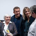 Dany Boon Instagram - Quel bonheur de venir à votre rencontre vous présenter "8 rue de l'Humanité" et discuter avec vous, héros du quotidien qui avez tant fait pour aider ceux qui en avaient grand besoin. Le film sera à découvrir sur Netflix à partir du 20 octobre 🙂 . @netflixfr @netflix @laurencearne @alisonwheelr #yvanattal