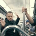 Dany Boon Instagram - Une bonne technique d’évitement de microbes... c’est le moment 😅✨