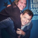 Dany Boon Instagram - Le lion aime bien porter son lionceau quand il voyage.