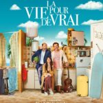 Dany Boon Instagram - Découvrez l'affiche de LA VIE POUR DE VRAI. Je vous donne bientôt les dates de la belle tournée d’avant premières de ma nouvelle comédie qui démarre semaine prochaine. Hâte de vous retrouver dans les cinémas accompagné de Charlotte et de Kad 🤩 #LaViePourDeVrai