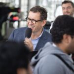 Dany Boon Instagram - Merci, Merci, Merci pour tous vos adorables messages après la diffusion de l'émission Les Rencontres du Papotin ! Faites un tour sur leur compte @lepapotin vous y retrouverez des textes, dessins et le lien pour commander le magazine 😍