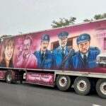 Dany Boon Instagram - Un de mes amis a croisé ce bien beau camion. MERCI aux transports Chappé Louis Fils pour cette jolie fresque 🤩 c’est d’autant plus touchant pour moi❤️ mon père était routier.
