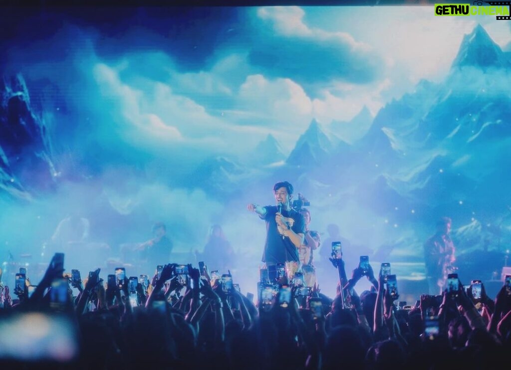 Darshan Raval Instagram - PUNE, The time on stage with you all went by so fast. The next morning after a concert is so emotional for me,I get flashes of all of you from the stage and i could still hear & feel all the love you all gave me yesterday. All i can say is that i will see you soon. 4th super power packed concert done ✔️ Will miss you #pune ✨🫰 @naushadepositive @lovegen_spain @seventyseven_entertainment @epositiveent 📸 @dushyantravaldz Pune, Maharashtra