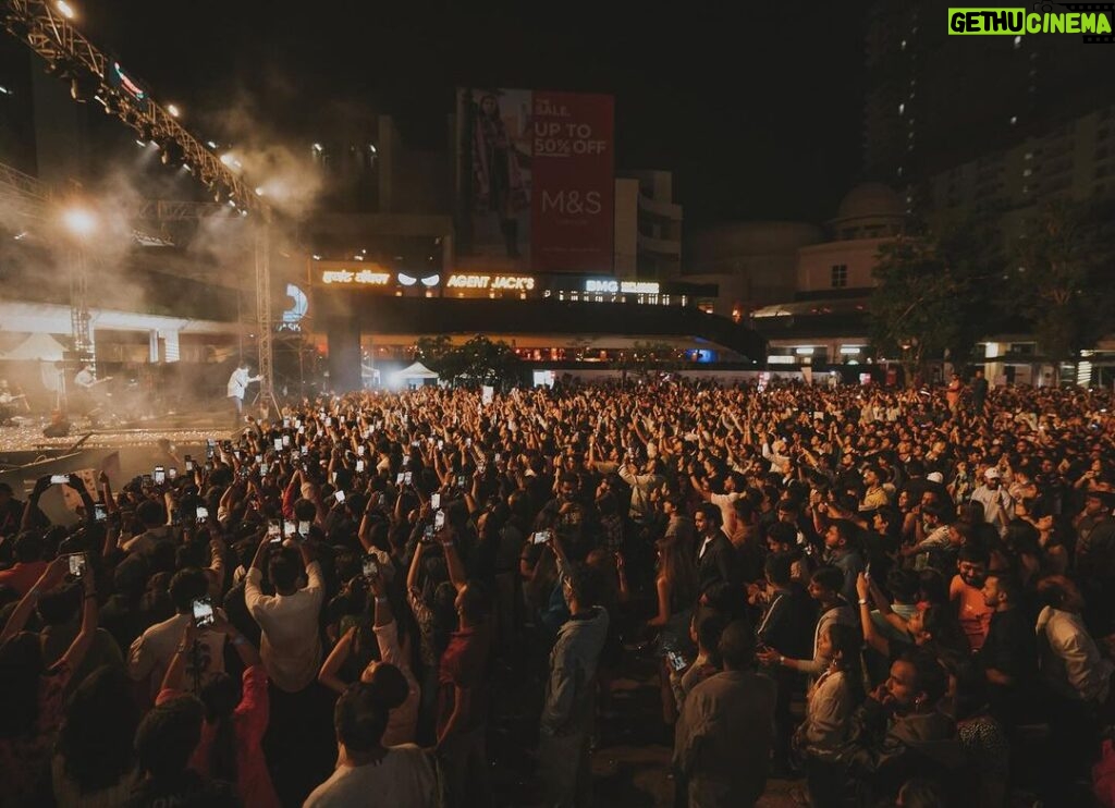 Darshan Raval Instagram - PUNE, The time on stage with you all went by so fast. The next morning after a concert is so emotional for me,I get flashes of all of you from the stage and i could still hear & feel all the love you all gave me yesterday. All i can say is that i will see you soon. 4th super power packed concert done ✔️ Will miss you #pune ✨🫰 @naushadepositive @lovegen_spain @seventyseven_entertainment @epositiveent 📸 @dushyantravaldz Pune, Maharashtra