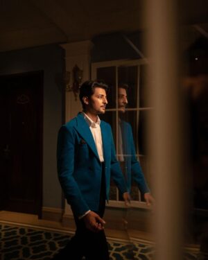 Darshan Raval Instagram - Just looking like a…😉😉💙

Surat see you in few hours now..super excited 🫰✨

Jacket and trousers @nm_design_studio
Shoes :- @rarerabbit_in
Styled by:- @epoch_by_karan
📸 @dushyantravaldz