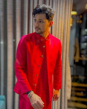 Darshan Raval Instagram - Lagyo Prem No Rang Mane 🎼🎵🎶

Kurta set by @madzinlabel 
Styled by @epoch_by_karan