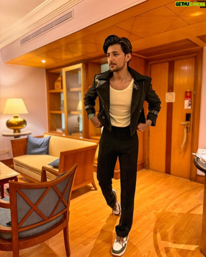 Darshan Raval Instagram - Add some 🖤 ✨ Outfit by @sameermadan_official Shoes by @thecometuniverse Styled by @epoch_by_karan Bhubaneswar, India