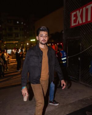 Darshan Raval Instagram - Was a fun night at #SpotifyRap91 @spotifyindia 

Jacket and shoes:- @rarerabbit_in 
Trousers and T-shirt :- @jackjonesindia @bestsellerindia 
Styled by:- @epoch_by_karan 

📸 @dushyantravaldz