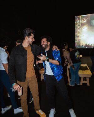 Darshan Raval Instagram - Was a fun night at #SpotifyRap91 @spotifyindia 

Jacket and shoes:- @rarerabbit_in 
Trousers and T-shirt :- @jackjonesindia @bestsellerindia 
Styled by:- @epoch_by_karan 

📸 @dushyantravaldz