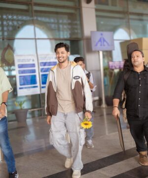 Darshan Raval Instagram - #Kanpur 🌻✨

Wearing @lvgn_by_lovegen 
📸 @dushyantravaldz