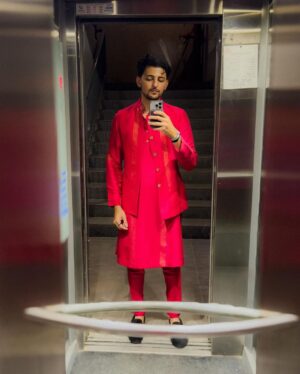 Darshan Raval Instagram - Lagyo Prem No Rang Mane 🎼🎵🎶

Kurta set by @madzinlabel 
Styled by @epoch_by_karan