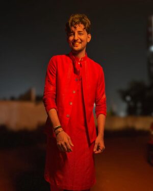 Darshan Raval Instagram - Lagyo Prem No Rang Mane 🎼🎵🎶

Kurta set by @madzinlabel 
Styled by @epoch_by_karan