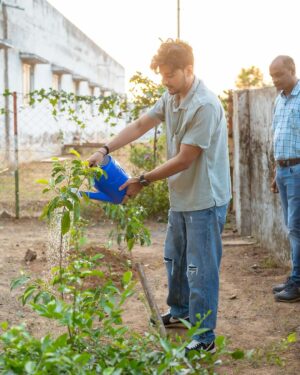 Darshan Raval Instagram - A new ritual. Will try and plant trees as much as i can ❤️🌍

Thank you @chouhanshivrajsingh sir for inspiring me 🤗 #prebirthdaycelebration