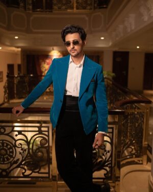 Darshan Raval Instagram - Just looking like a…😉😉💙

Surat see you in few hours now..super excited 🫰✨

Jacket and trousers @nm_design_studio
Shoes :- @rarerabbit_in
Styled by:- @epoch_by_karan
📸 @dushyantravaldz