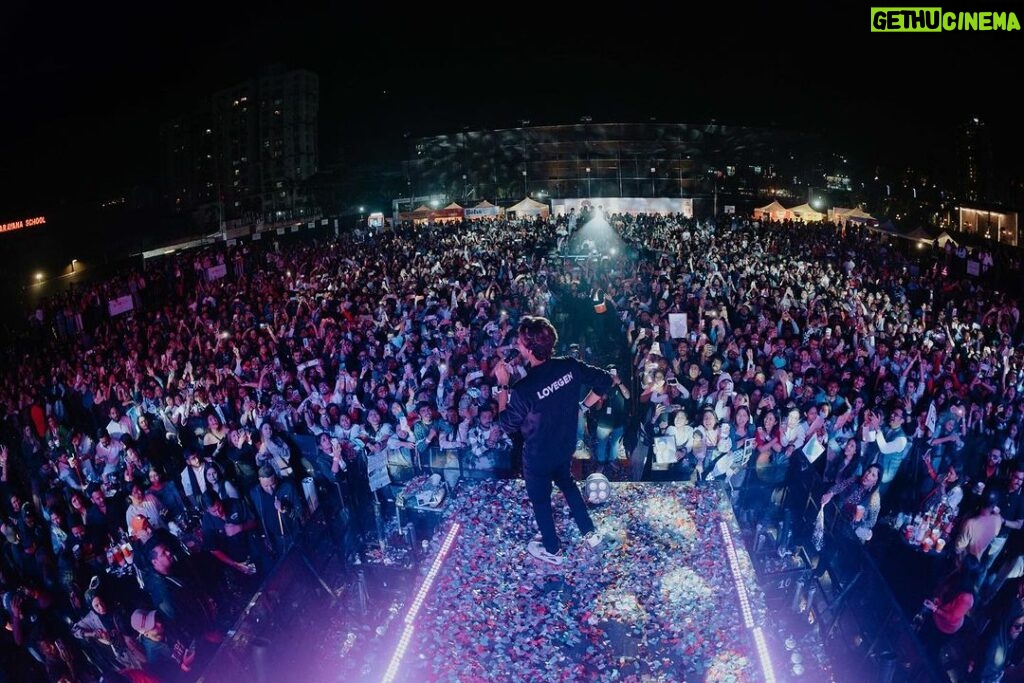 Darshan Raval Instagram - Kolkata ❤️ I genuinely feel so connected here surrounded with so much of love dedication & honesty ✨ A part of me will stay here 🫶🏻 Can’t thank you all enough ✨ Until next time 📸 @dushyantravaldz