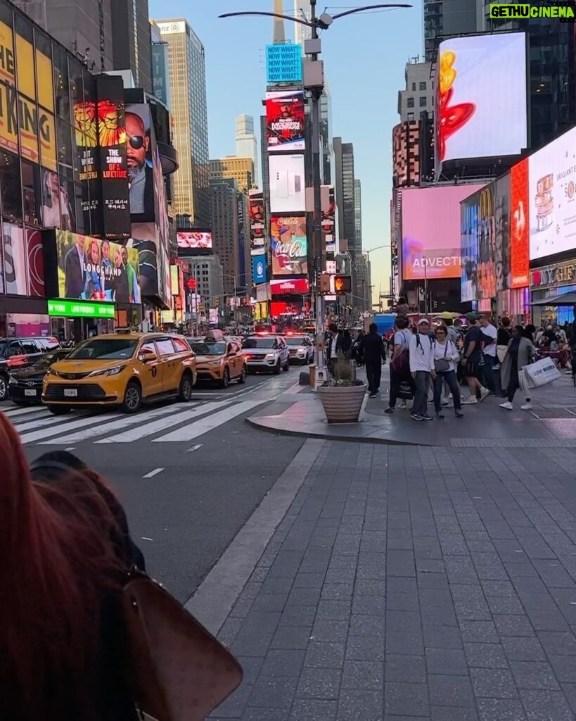 Darya Timoshenko Instagram - Lady Dasha in NY 🕰️ @totti.outfits Times Square, New York City