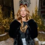 Darya Timoshenko Instagram – Новый год , новый цвет волос 🍯 на медовом захожу в 2024 🫰🏼с Наступающим, дорогие ! Будьте здоровы и будьте счастливыми !