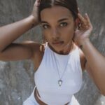 Darya Timoshenko Instagram - only mean vibes 🩶 Посмотрела фото и говорю @svetline столько фотошопа , я кукла … она кидает оригинал и там так же. Рил , в жизни не нужен фотошоп! Будь собой , покажи мне все свои стороны сразу , чтобы я изначально понимала с кем имею дело ! Не скрываю свои. В начале меня это парило, так как мне пытались навязать, что надо быть как большинство. Но, когда я точно обрела себя и свой стержень , поняла что это полная чушь. Я знаю чего хочу я и я буду идти туда куда мне надо , чего и вам желаю любимые мои 🤭 И еще , что заметила …если вас бесят люди которых вы считаете глупыми или медлительными , так вот вы не мощный человек! Обретите силу и тогда к вам придет терпение , доброта и радость. МЯУ 🐈