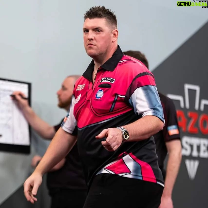 Daryl Gurney Instagram - CAZOO MASTERS QUARTER FINAL, LATEST DARYL GURNEY 8️⃣-6️⃣ Nathan Aspinall Five on the spin for Chin! Daryl secured a break of throw on tops to trail 6-5, and pounced on nine missed doubles from 'The Asp' to level. Aspinall's double woes continued as Superchin hit the front, and a 100 finish made it 8-6. 📸Taylor Lanning/PDC