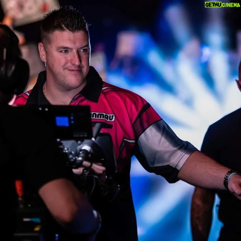 Daryl Gurney Instagram - CAZOO MASTERS QUARTER FINAL, LATEST DARYL GURNEY 4️⃣-6️⃣ Nathan Aspinall Daryl opened the session with a 126 finish, and he kept in touch with a 15-darter to close the gap to two legs at the second interval. 📸Taylor Lanning/PDC