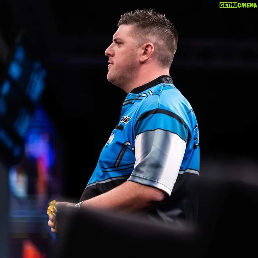 Daryl Gurney Instagram - CAZOO MASTERS QUARTER FINAL, LATEST DARYL GURNEY 1️⃣-4️⃣ Nathan Aspinall Aspinall leads in MK. Three misses from Daryl to make it 2-2 proved costly, as Aspinall broke for a 3-1 lead, and then finished 74 to take a handy lead at the break. 📸Taylor Lanning/PDC