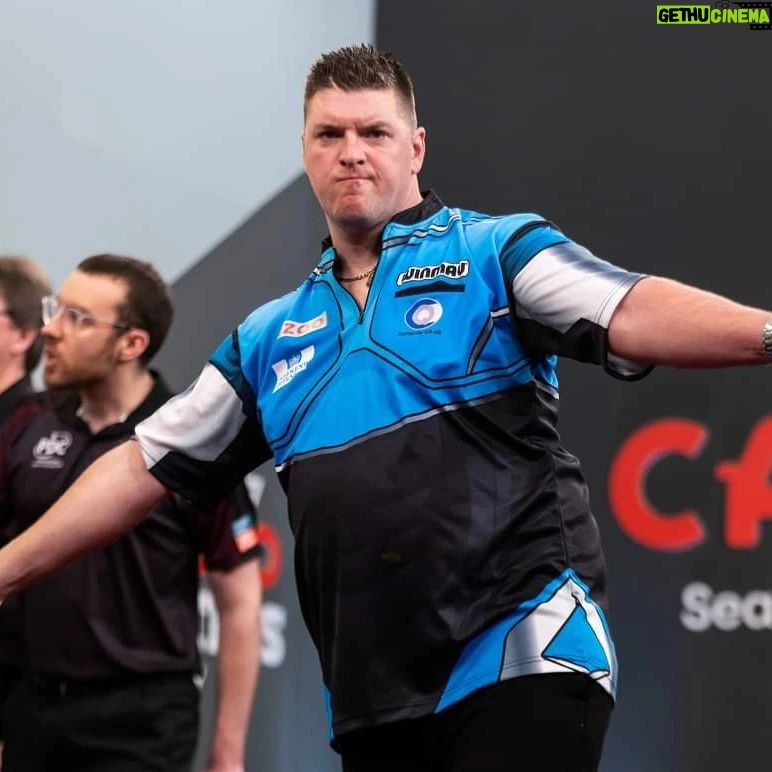 Daryl Gurney Instagram - I'm ready to go again this afternoon at the Cazoo Masters. I play Nathan Aspinall in the second quarter final, which should start around 2pm. I really enjoyed yesterday, and I'm looking for more of the same today. Thanks as ever for the support. @carquay @weekendoffender 📷@_taylorlanningphotography_