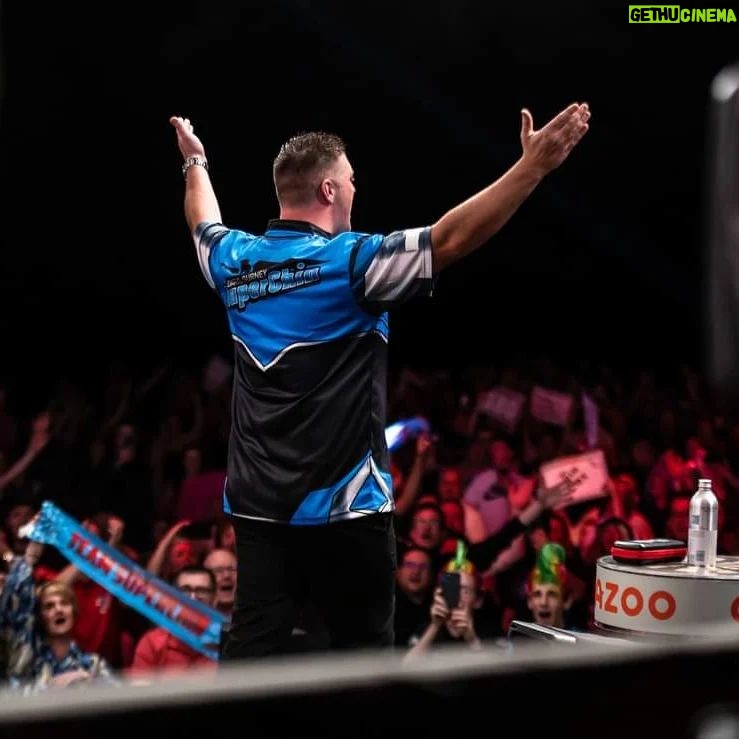 Daryl Gurney Instagram - CAZOO MASTERS ROUND TWO RESULT DARYL GURNEY🔟-8️⃣ Joe Cullen Daryl halted a two-leg losing streak to lead 7-5, and a 72 finish kept his buffer at 8-6. Superchin nailed double 18 for 9-7, and retained his two-leg cushion to see the match off, hitting double nine to make the last eight. Get in Chin!