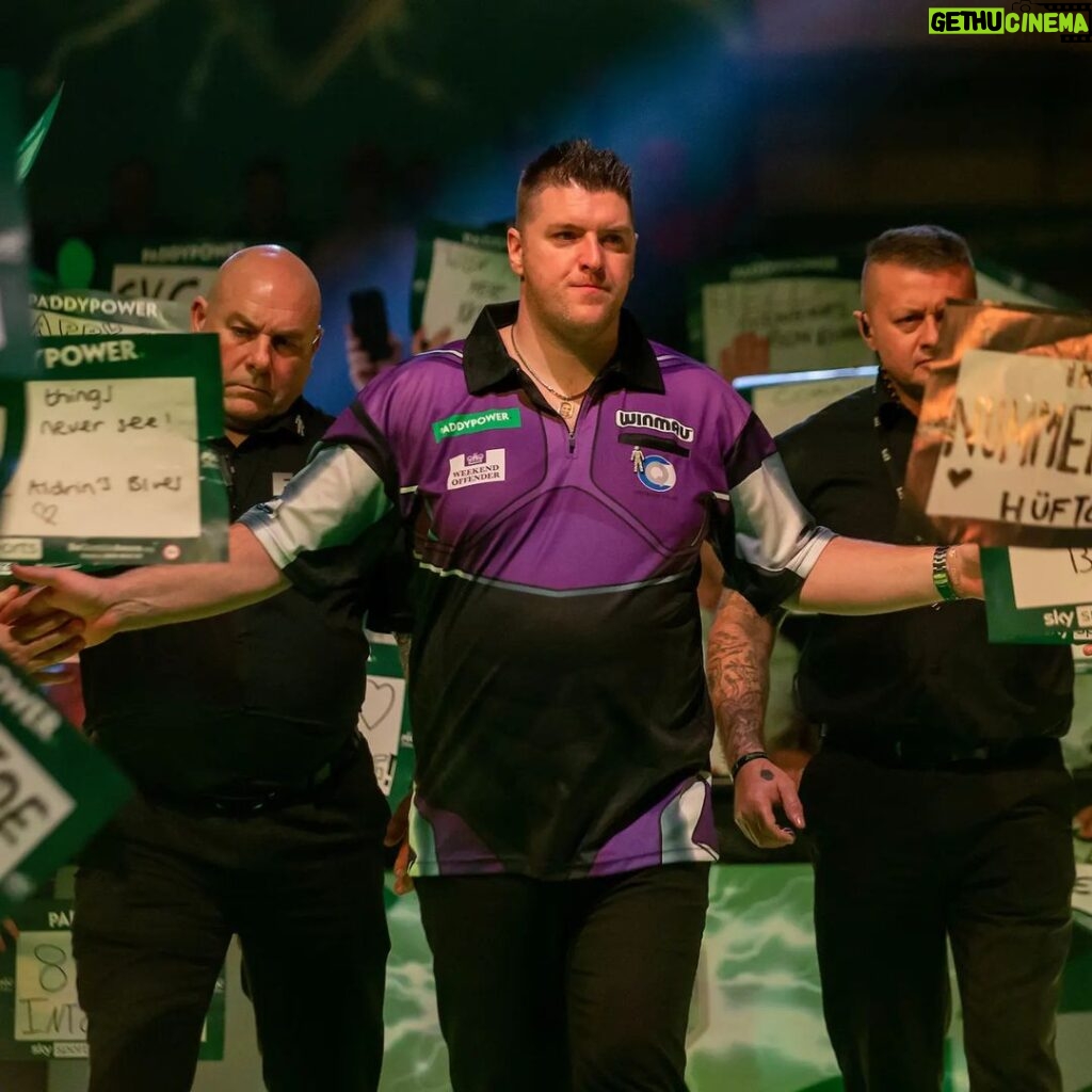 Daryl Gurney Instagram - I'm into the last 16, and I play Dave Chisnall at Ally Pally this afternoon. Looking forward to getting back on the stage. Feeling in good form and ready to get the job done. Thanks as ever for all of your support. And to @carquay @weekendoffender @winmauofficial