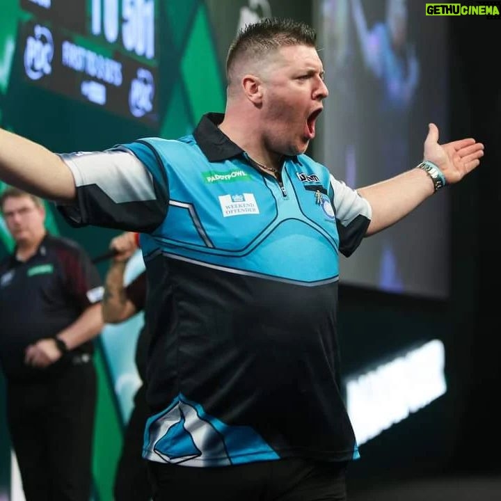 Daryl Gurney Instagram - LATEST DARYL GURNEY 3️⃣-2️⃣ RICKY EVANS Daryl hits the front. Ricky opened with an 86 checkout, but missed on the doubles allowed Gurney to break and lead 2-1. Evans swiftly broke back with a ten-darter, but a nerveless 164 finish gave Daryl the set. @carquay @weekendoffender @winmauofficial
