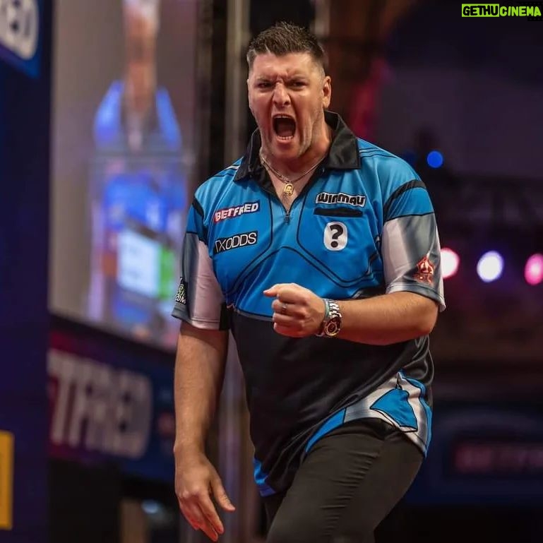 Daryl Gurney Instagram - PDC EUROPEAN CHAMPIONSHIP ROUND ONE DARYL GURNEY 6-2 Josh Rock A superb win for Chin! Finishes of 56, 90, 70 and 56 forged a 5-1 lead, and although Rock took out 105, Gurney closed out in 15 darts to make round two with a 98.62 average. Gian van Veen awaits in the last 16 tomorrow evening. @txoddsofficial @totalhire @carquay @winmauofficial