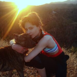 Daveigh Chase Instagram - Freddie aka @branch_olive puppy lover... the best hiker since @beariticus ☺️🐾💃🏻〽️currently listening to @alessiasmusic always on @beatsbydre
