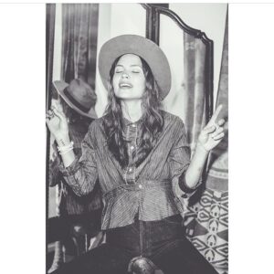 Daveigh Chase Instagram - Summertime and the livins easy..
📷: @edenjet 4: @chucksvintageoriginal 💯
