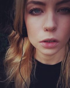 Daveigh Chase Instagram - After an attempt at bleaching my own hair #diy #whynot #livealittle 😊😂👏🏻👏🏻👏🏻👌🏼