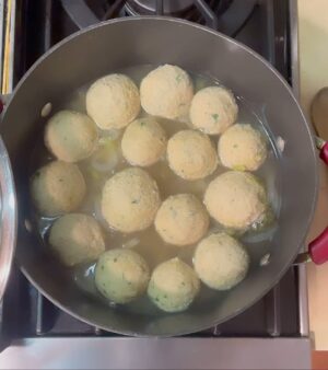 David Alan Grier Instagram - It’s that time year! #MatzoBallSoup 🍜