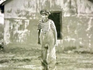 David Alan Grier Instagram - On this day in Black history we salute Donnie “Licorice Stick” Mayfield. Known as the Jackie Robinson of adult cinema Donnie broke down the door of butt nekkid movie segregation. Top selling smut film auteur Donnie invented more than 67 copyrighted porno moves. Active for over fifty years Donnie released his final film “Wrinkles” weeks before his untimely death at the ripe old age of 81. Director, writer, producer and most influentially performer we salute you Mr. Mayfield and say thank you! A black history moment